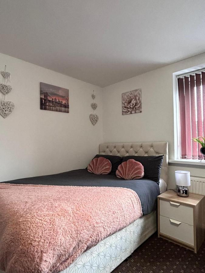 Bv Cozy Deighton Studio With Free Parking - Budget-Friendly Stay ฮัดเดอร์สฟิลด์ ภายนอก รูปภาพ